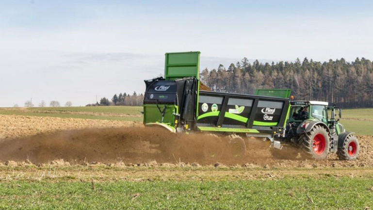 Read more about the article AGROmashEXPO 2023 – KDS 260 Muck Control láncos trágyaszóró