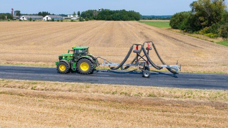 Read more about the article Forgatás nélküli talajművelés új szintje: Fliegl KSE 680 láncos-tárcsás borona